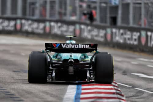 F1 | Alonso comanda le FP1 a Singapore: Leclerc e Verstappen inseguono