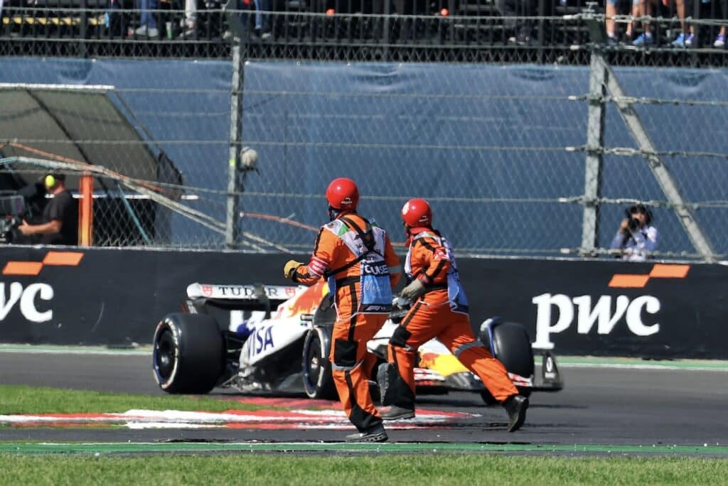 F1 | Lawson rischia di investire due commissari in Messico: la posizione della FIA