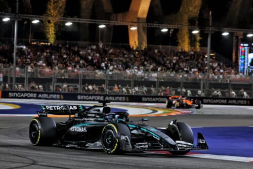 F1 | Pole di classe per Russell a Singapore: Verstappen secondo davanti a Piastri