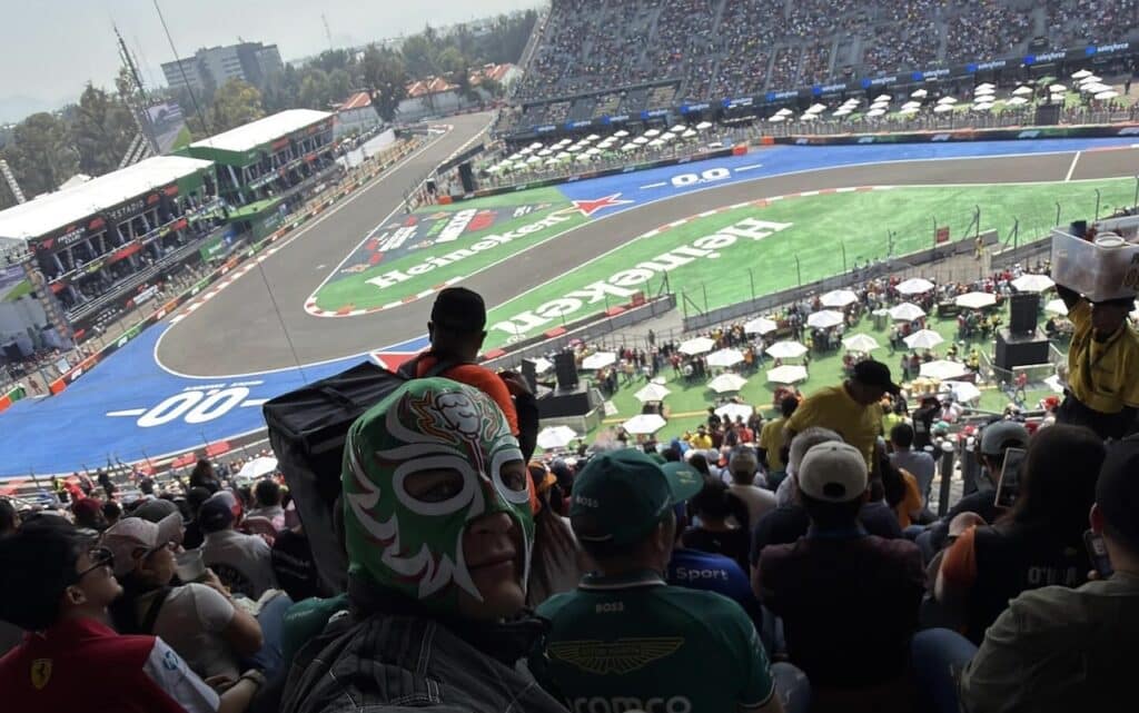 F1 GP Messico | Russell tra i tifosi durante le FP1: nessuno si accorge di lui