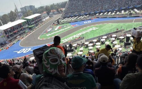 F1 GP Messico | Russell tra i tifosi durante le FP1: nessuno si accorge di lui