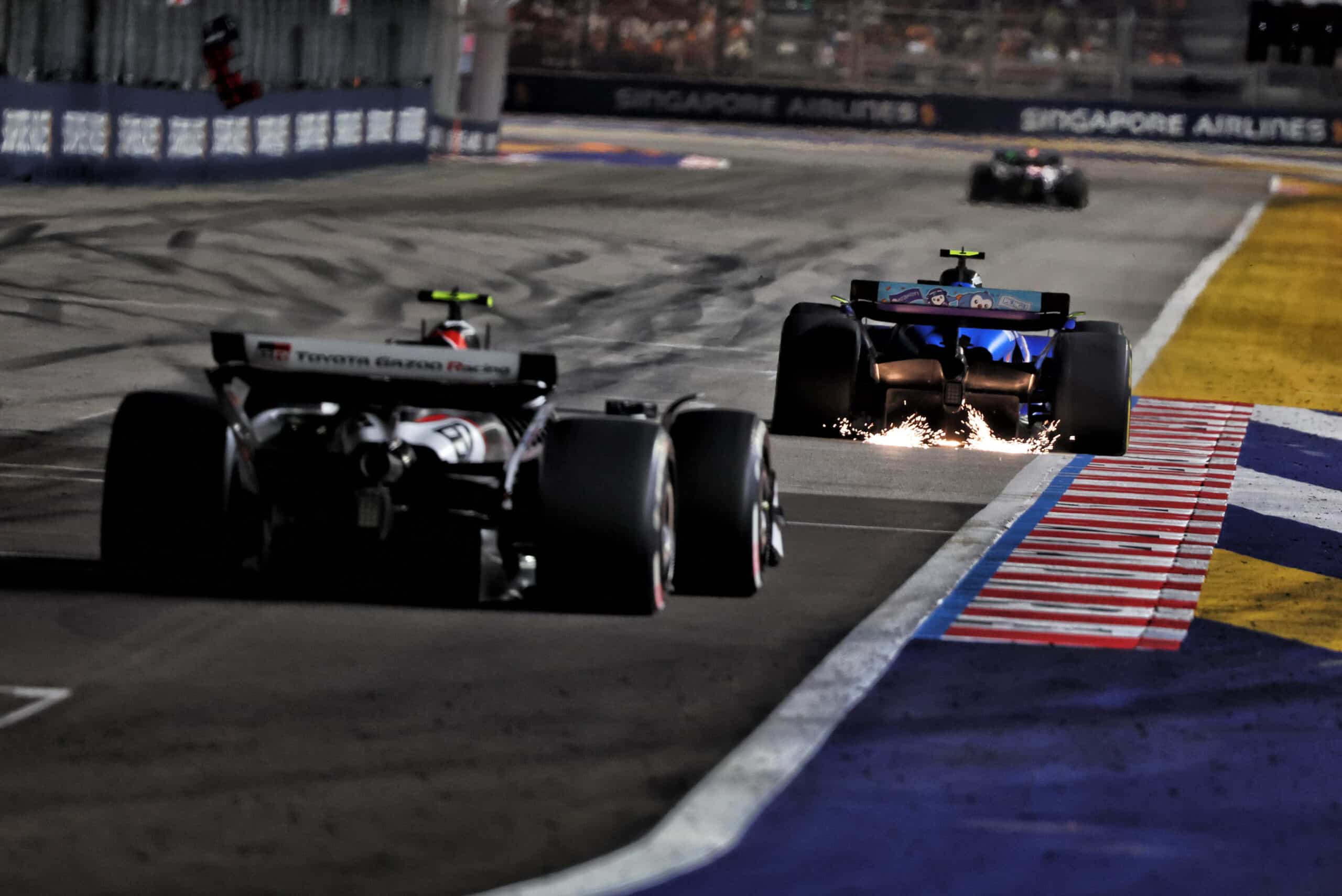 Formula 1 | Sainz critica la regia FOM: “A Singapore più spazio a fidanzate e vip che ai sorpassi”