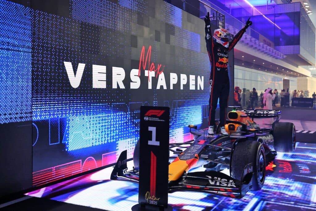 F1 GP Qatar | Verstappen trionfa e vince sulle McLaren: “In lotta fino alla fine”