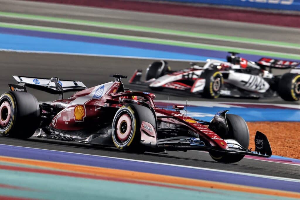 F1 GP Qatar | Crisi Ferrari, Hamilton: “Macchina peggiorata”. Leclerc: “Pensavo di metterla al muro”