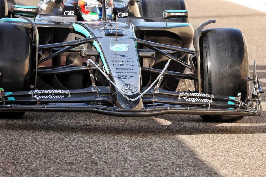 Formula 1 | Test Abu Dhabi, Mercedes prova l’ala anteriore mobile [FOTO]