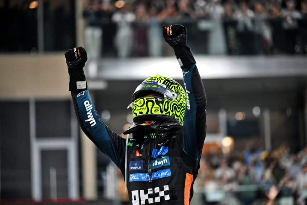 F1 | GP Abu Dhabi, Norris è campione del mondo: “Annata lunga ma ce l’abbiamo fatta, sono fiero di tutti quanti”