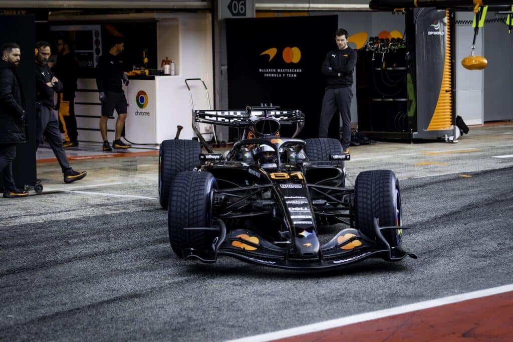 Test F1 Barcellona | McLaren, solo 48 giri per Piastri: “Faremo di tutto per riprendere domani”