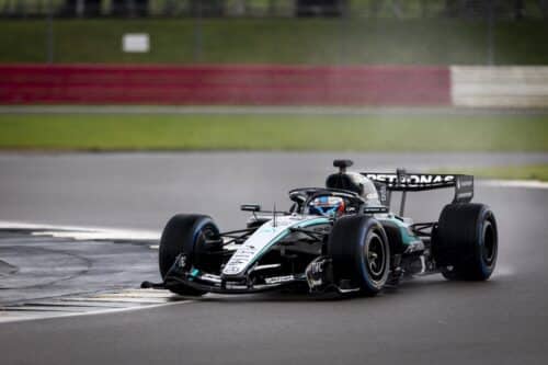 Formula 1 | Mercedes, Antonelli e Russell con la W17 nel filming day a Silverstone