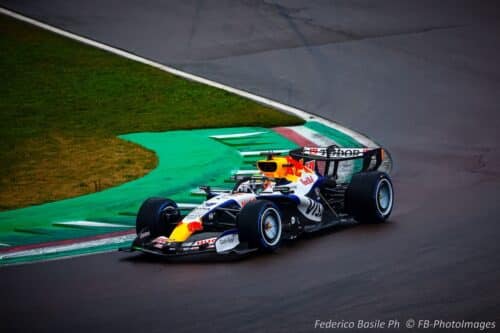 F1 | Lindblad in pista dopo l’uscita alla Villeneuve: Racing Bulls completa lo shakedown a Imola