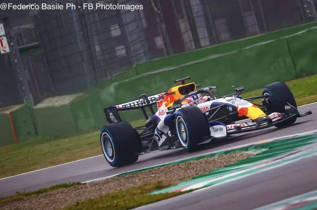 Formula 1 | La Racing Bulls di nuovo in pista: filming day di 200 km a Imola