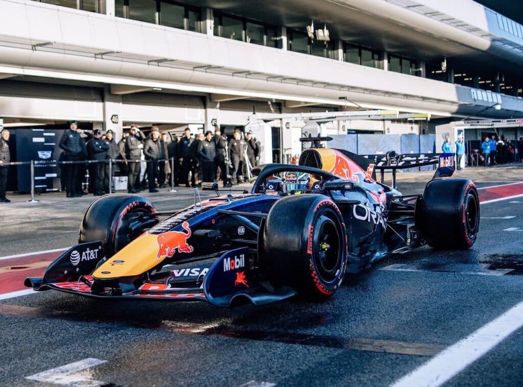 Test F1 | La Red Bull RB22 vede la luce: primi giri a Barcellona e scheda tecnica [FOTO]