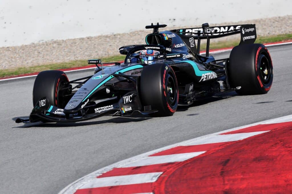 Test F1 Barcellona | Mercedes avvia il lavoro sulla W17: oltre 700 km con Antonelli e Russell