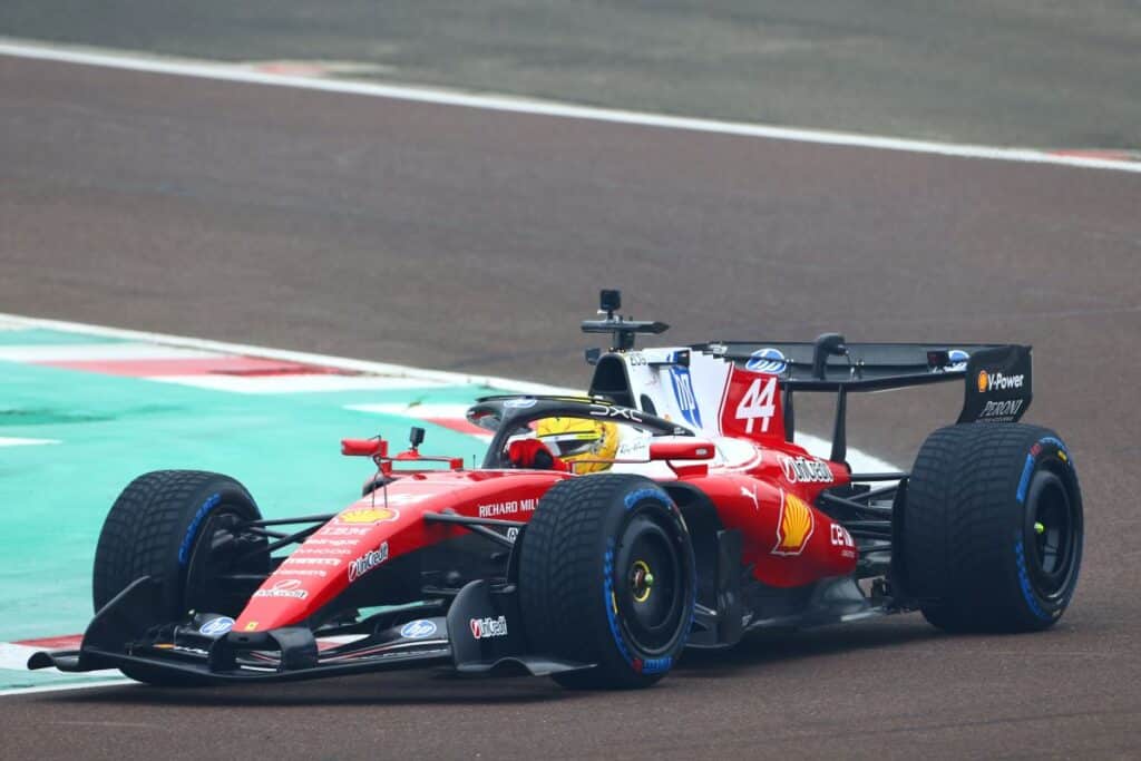 F1 | Nuova Ferrari SF-26, Hamilton: “Il team si sente rinvigorito, tanto lavoro dai diversi reparti”