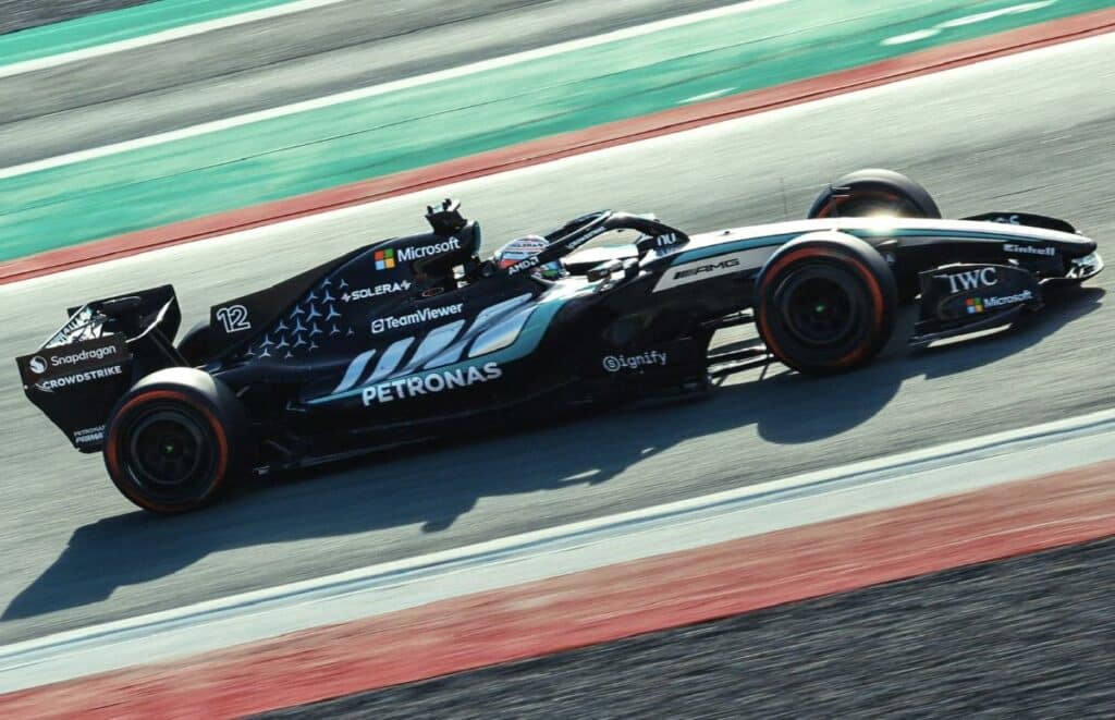 Test F1 Barcellona | Mercedes continua a macinare chilometri con Russell e Antonelli