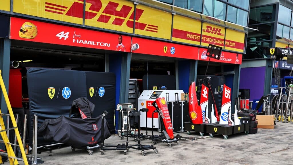 F1 | Personale Ferrari e Racing Bulls in ritardo a Melbourne per la Guerra in Medio Oriente