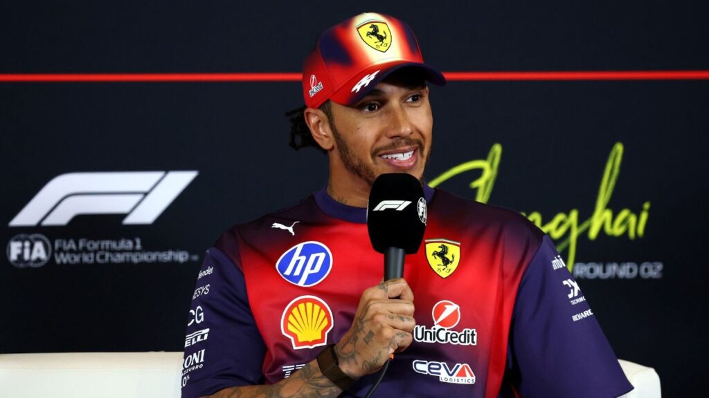 F1 | In Cina il primo podio in Ferrari di Hamilton: “Arrivato più tardi di quanto sperassi”