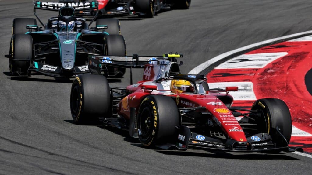 F1  GP Cina | Ferrari, Hamilton 3° nella Sprint Race: “All’inizio battaglia ravvicinata, ma ho distrutto l’anteriore sinistra”
