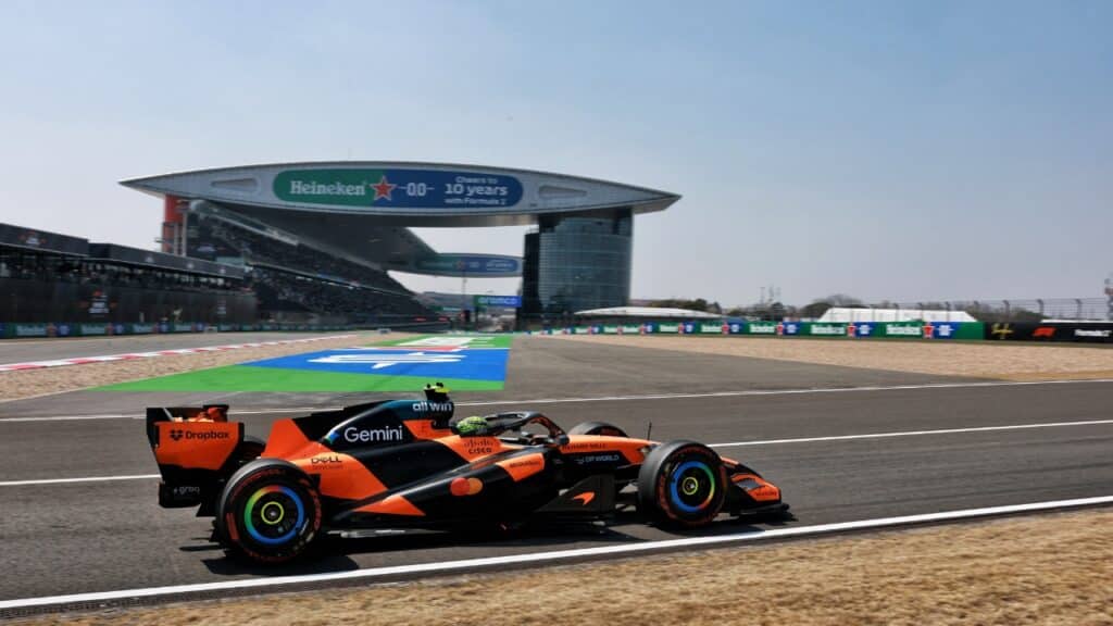 F1 GP Cina | Il ritorno della McLaren: Norris in seconda fila davanti alla Ferrari di Hamilton