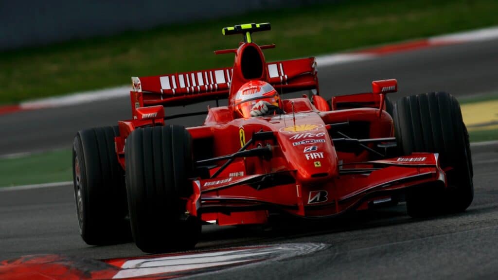 Domenicali difende la F1, ma si tornerà ai motori V8 con una minima percentuale di elettrico