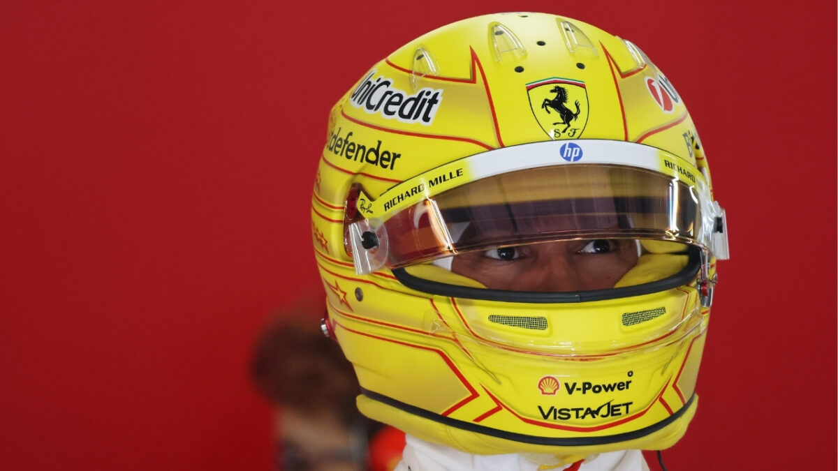 Lewis Hamilton in pista a Ferrari, con segnali di miglioramento dopo un anno di adattamento