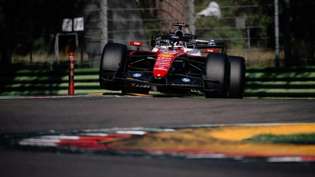 Formula 1 | Giovinazzi con la Ferrari a Imola nei test Pirelli, in pista anche Lawson e Lindblad
