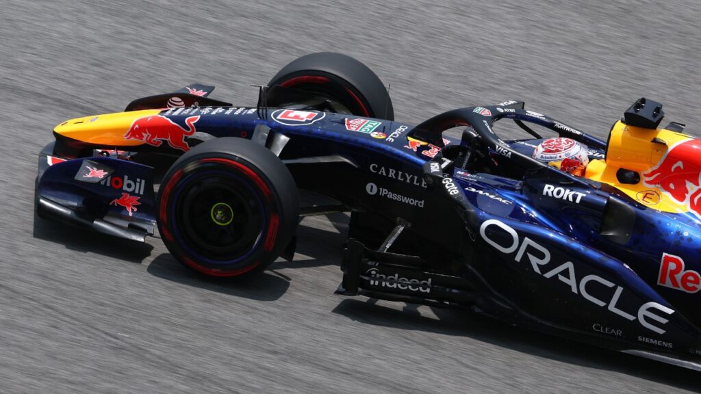 F1 GP Bahrain Malesia | Verstappen subito davanti nelle FP1, Mercedes arranca sul passo gara