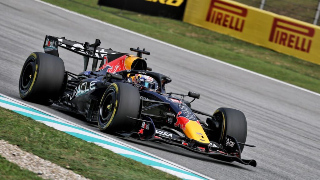 F1 GP Bahrain Malesia | Verstappen in Pole, Hamilton dalla prima fila