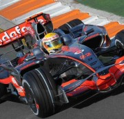 GP Australia: Hamilton in pole position, Ferrari indietro