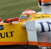 Alonso smentisce le ultime voci sulla Ferrari