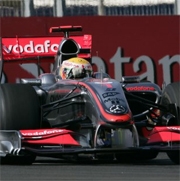 GP Europa: Hamilton in pole, prima fila tutta McLaren