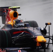 Vettel regala alla Red Bull la prima vittoria in Formula 1